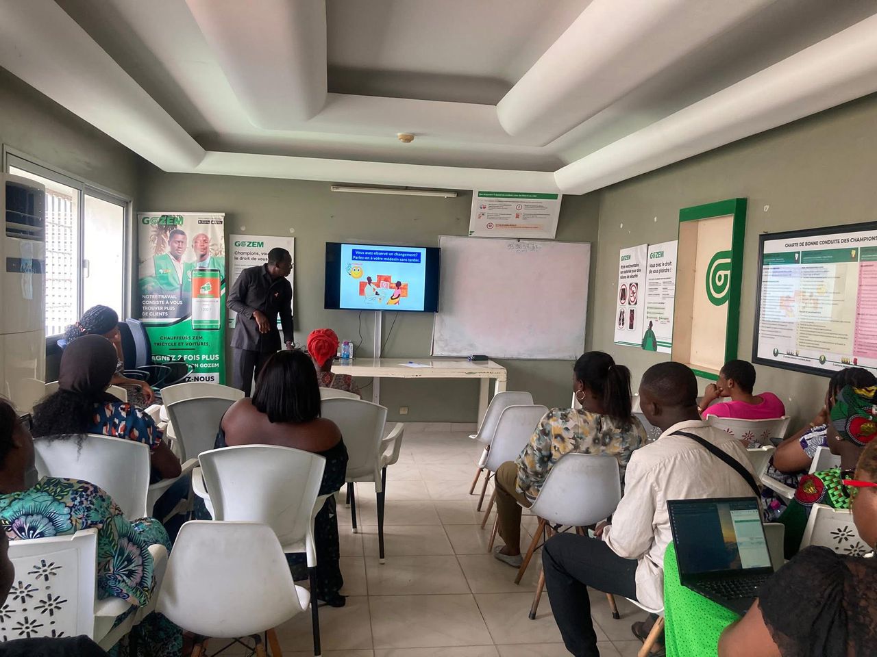 cancers féminins, notamment du cancer du sein et du  col de l’utérus